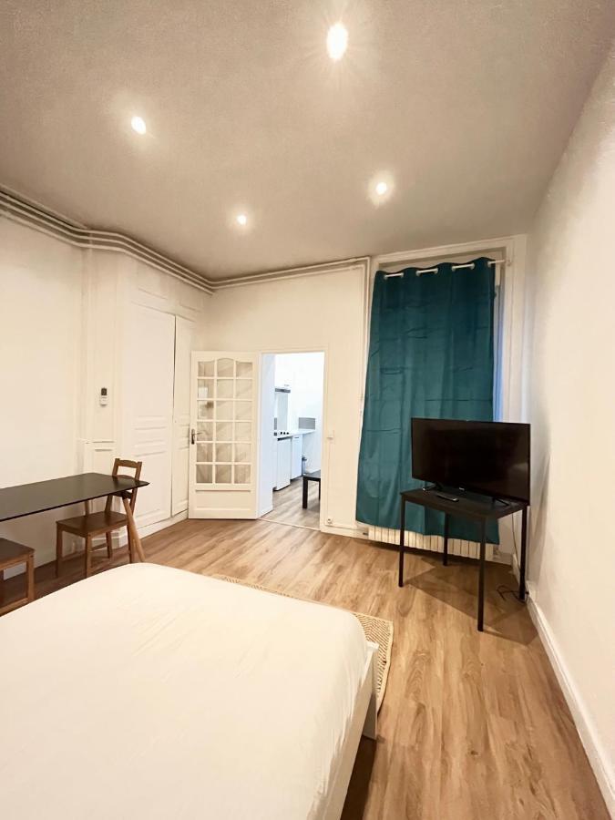 Apartamento Le Jardinet, face à la Cathédrale, baignoire - RDC Reims Exterior foto